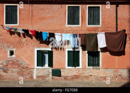 Geografia / viaggi, Italia, Veneto, Venezia, Dorsoduro, Campo dietro il cimitero, stendibiancheria, Additional-Rights-Clearance-Info-Not-Available Foto Stock