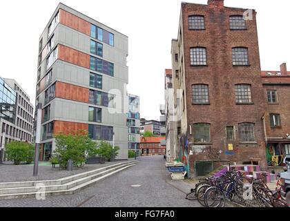 Geografia / viaggi, Germania, Amburgo, Speckstrasse, nuovo edificio per uffici oltre il vecchio edificio in mattoni rossi, Additional-Rights-Clearance-Info-Not-Available Foto Stock