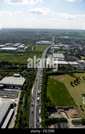 Una veduta aerea di congestione del traffico sulla M25 vicino a Waltham Abbey Foto Stock