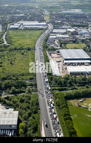 Una veduta aerea di congestione del traffico sulla M25 vicino a Waltham Abbey Foto Stock