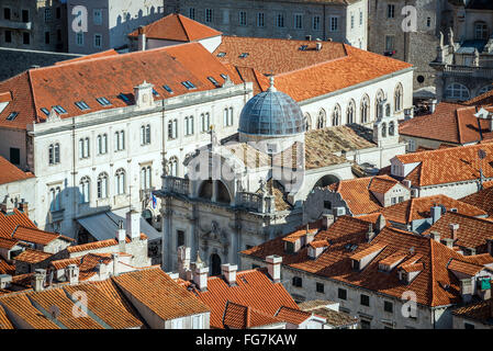 Vista da mura difensive di Dubrovnik, la Città Vecchia di Dubrovnik, Croazia. Chiesa di San Biagio sulla foto Foto Stock