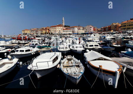 Geografia / viaggi, Croazia, Istria, Rovigno, barche nel bacino portuale, Additional-Rights-Clearance-Info-Not-Available Foto Stock