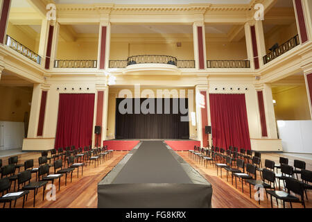 Palais de l'Europe building, teatro interno prima di una sfilata di moda in Menton Foto Stock