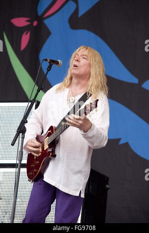 Spinal Tap eseguendo sulla fase della piramide, Glastonbury Festival 2009, Somerset, Inghilterra, Regno Unito. Foto Stock