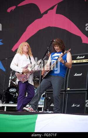 Spinal Tap eseguendo sulla fase della piramide, Glastonbury Festival 2009, Somerset, Inghilterra, Regno Unito. Foto Stock