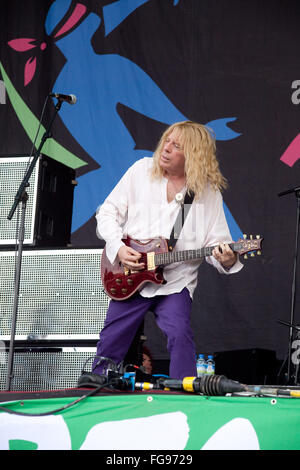 Spinal Tap eseguendo sulla fase della piramide, Glastonbury Festival 2009, Somerset, Inghilterra, Regno Unito. Foto Stock