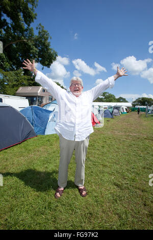 Rolf Harris, Australian cantautore, compositore, comico, attore, pittore e presentatore televisivo. Glastonbury Festival Foto Stock
