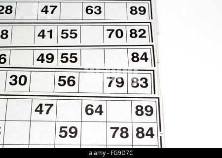 Fusti di legno e le carte per lotto o al gioco del bingo Foto Stock