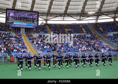 Roma, Italia. Xiv Feb, 2016. Marina Militare Italiana (Marina Militare) a RBS 6 Nazioni durante la partita Italia vs Inghilterra allo Stadio Olimpico di Roma. © Davide Fracassi/Pacific Press/Alamy Live News Foto Stock