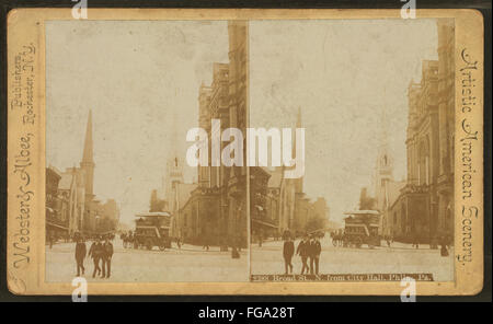 Una vista stereoscopica di Broad Street, a nord dal municipio, a Philadelphia. L'immagine, parte della collezione Robert N. Dennis, cattura il paesaggio storico di Filadelfia tra la fine del XIX e l'inizio del XX secolo. Foto Stock
