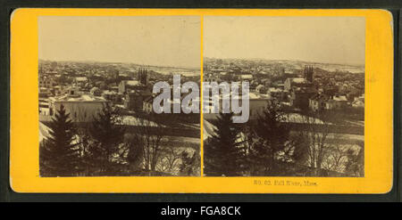 Fotografia di Kilburn Brothers che mostra una vista di Fall River, Massachusetts, catturando il paesaggio e le caratteristiche acquatiche della città. Foto Stock