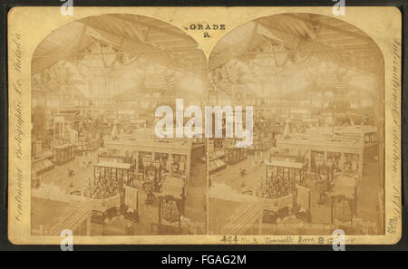 Una fotografia di Centennial Photographic Co. Che mostra l'edificio principale di una chiesa o di una cattedrale con un'attenzione particolare al transetto della galleria meridionale. Foto Stock