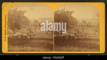 Gli uomini seduti su un recinto di pietra, farm in prossimità di Leominster, da E. G. Davis Foto Stock