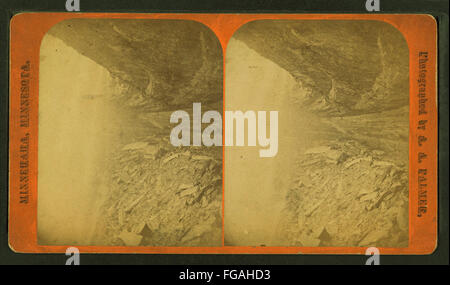 Fotografia delle cascate Minnehaha nel Minnesota, scattata da A. A. A. Palmer. L'immagine si concentra sulla bellezza panoramica della cascata. Foto Stock