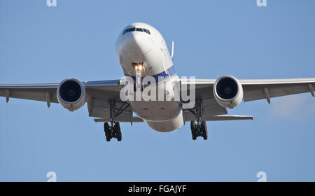 EL Al Israel Airlines Boeing 777 4X-ECF venuta in terra a Londra Heathrow Airport LHR Foto Stock