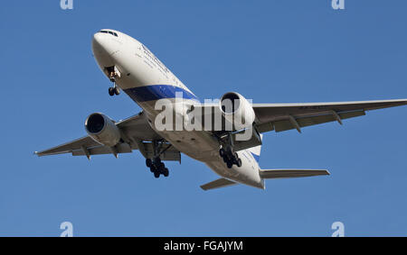 EL Al Israel Airlines Boeing 777 4X-ECF venuta in terra a Londra Heathrow Airport LHR Foto Stock