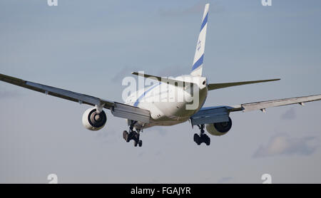 EL Al Israel Airlines Boeing 777 4X-ECF venuta in terra a Londra Heathrow Airport LHR Foto Stock
