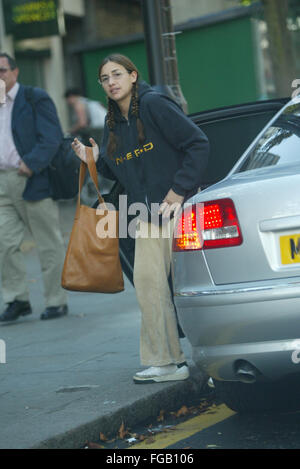 Nicole e Natalie Appleton di shopping insieme a Hampstead supemarket Londra (credito immagine © Jack Ludlam) Foto Stock