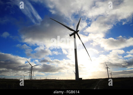 Le turbine eoliche a Whitelee, più grande del Regno Unito per centrali eoliche onshore, vicino a Glasgow, in Scozia, Regno Unito Foto Stock