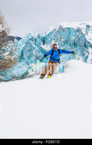 Guida di montagna sci nel ghiacciaio di Argentiere Foto Stock