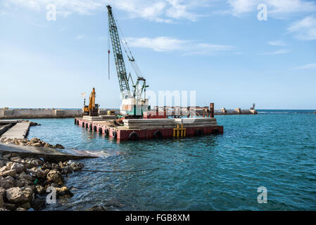 Gru su un flatboat in Jaffa Porto di Jaffa, la parte più antica di Tel Aviv city, Israele Foto Stock