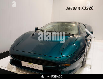 ExCel London,UK,18 Febbraio 2016,Jaguar XJ220 in mostra al London Classic Car Mostra anteprima serata al ExCe di credito: Keith Larby/Alamy Live News Foto Stock