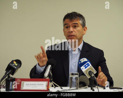 Lima, Perù. 18 Febbraio, 2016. Julio Guzman, ha tenuto una conferenza a accredited stampa estera in Perù, affermando che, se necessario, rivolgerà ai diritti umani tribunali internazionali, nel caso in cui la speciale giuria elettorale dichiarata irricevibile, in definitiva, la sua candidatura alla presidenza della repubblica. Il verdetto è atteso nelle prossime ore di credito: Carlos García Granthon/Alamy Live News Foto Stock