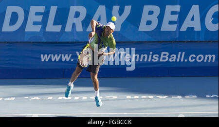 Delray Beach, Florida, Stati Uniti d'America. Xvii Feb, 2016. 17 Febbraio - Delray Beach, FL: Rajeev Ram(USA) in azione qui sconfigge Illya Marchenko(UKR) 62 57 64 al 2016 Delray Beach aprire un ATP Masters 250 torneo tenutasi al Delray Beach Tennis Center di Delray Beach, Florida. © Andrew patrono/ZUMA filo/Alamy Live News Foto Stock