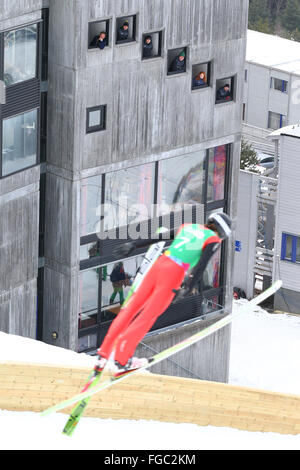 Lillehammer, Norvegia. 18 Febbraio, 2016. Vista generale del salto con gli sci : Team misti a Lysgardsbakkene Ski Jumping Arena durante il Lillehammer 2016 Invernali della Gioventù in occasione dei Giochi Olimpici di Lillehammer, Norvegia . © Shingo Ito AFLO/sport/Alamy Live News Foto Stock