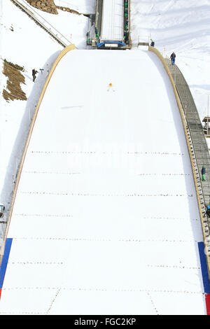 Lillehammer, Norvegia. 18 Febbraio, 2016. Vista generale del salto con gli sci : Team misti a Lysgardsbakkene Ski Jumping Arena durante il Lillehammer 2016 Invernali della Gioventù in occasione dei Giochi Olimpici di Lillehammer, Norvegia . © Shingo Ito AFLO/sport/Alamy Live News Foto Stock