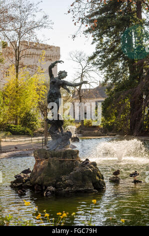 Fontana della Rocca dei Doms gardens/ park, Avignone, regione della Provenza, Francia Foto Stock