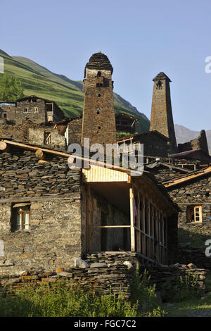 Dartlo, vecchio villaggio con torri difensive, Tusheti, Georgia Foto Stock