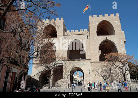 Il Torres de Serranos (Serranos Gate o Serranows torri) a Valencia in Spagna. Foto Stock