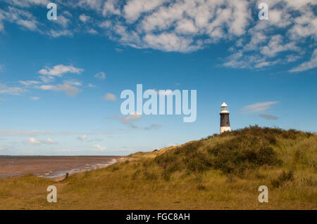 Una vista della "nuova" (faro costruito nel 1895 e smantellata nel 1985) tra l'Humber Estuary e il Mare del Nord a disprezzare Foto Stock