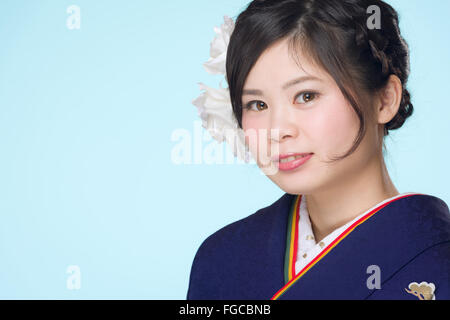 Giovane ragazza giapponese in un bel kimono in una cerimonia per i bambini  che sono 3, 5 o 7 anni - Tokyo, Giappone Foto stock - Alamy