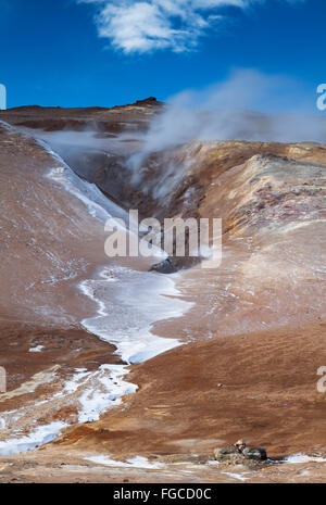 Paesaggio vulcanico, cresta di Namafjall in inverno, a Reykjahlid, Myvatn zona, Islanda del Nord, Islanda Foto Stock