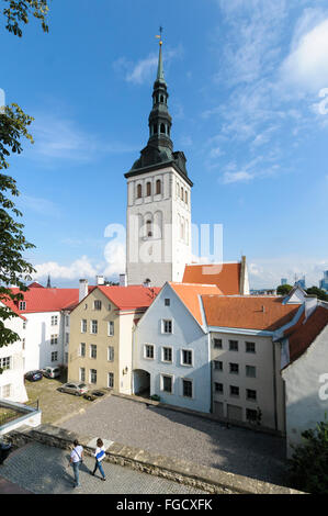 St Olav la chiesa e la città vecchia di Tallinn, Estonia Foto Stock