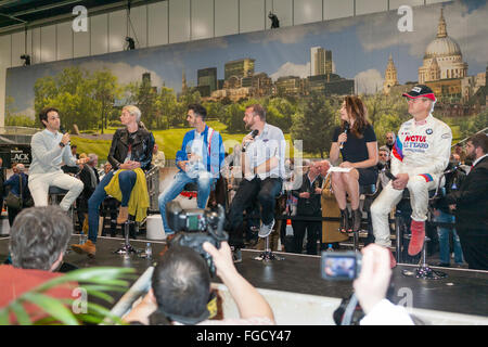 Londra, Regno Unito. 18 Febbraio, 2016. Jenson Button è rompere dalla sua impegnativa preparativi per il prossimo Grand Prix stagione di partecipare alla serata di apertura del London Classic Car Show (18-21 febbraio) a Excel nei Docklands di Londra. La Formula Uno 2009 il campione del mondo si unisce a host BBC F1 presenter Suzi Perry, oltre agli ospiti del motor sport e classic car mondi. Il pieno di celebrità di Sera Anteprima inizia una quattro giorni di grande dibattito per stabilire "quale nazione ha prodotto le migliori vetture". Credito: Bluefly/Alamy Live News Foto Stock