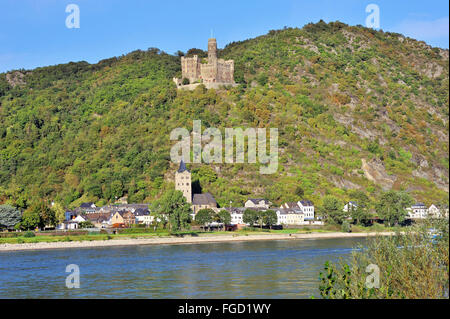 Il castello di Maus sopra il villaggio di Wellmich, vicino comune Sankt Goarshausen, Valle del Reno superiore e centrale, Germania Foto Stock