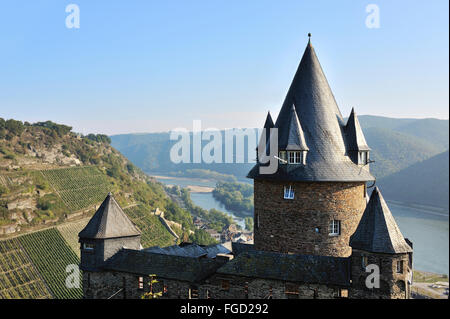 Castello Stahleck sopra Bacharach con la vista sul Reno, Valle del Reno superiore e centrale, Germania Foto Stock