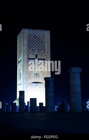 Resti della moschea Hassan di preghiera della hall e il Mausoleo di Mohammed V V a Rabat il Marocco Foto Stock