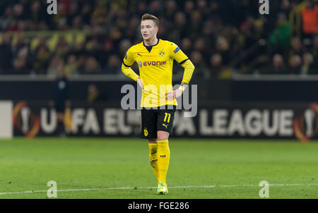 Dortmund, Germania. 18 Febbraio, 2016. Dortmund il Marco Reus in azione durante la UEFA Europa League tra Borussia Dortmund e FC Porto al Signal Iduna Park di Dortmund, Germania, il 18 febbraio 2016. Foto: Guido Kirchner/dpa/Alamy Live News Foto Stock