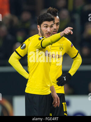 Dortmund, Germania. 18 Febbraio, 2016. Dortmund Nuri Sahin reagisce durante la UEFA Europa League tra Borussia Dortmund e FC Porto al Signal Iduna Park di Dortmund, Germania, il 18 febbraio 2016. Foto: Guido Kirchner/dpa/Alamy Live News Foto Stock