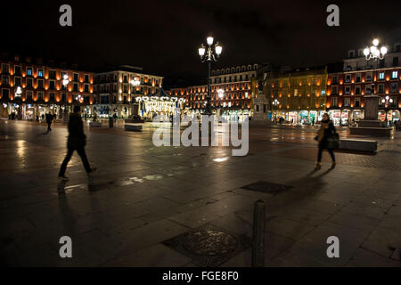 Vista Panoramica di notte nella piazza principale di Valladolid, il primo periodico piazza di Spagna costruito nel XVI secolo a Valladolid Spagna 12/02/2016 Foto Stock