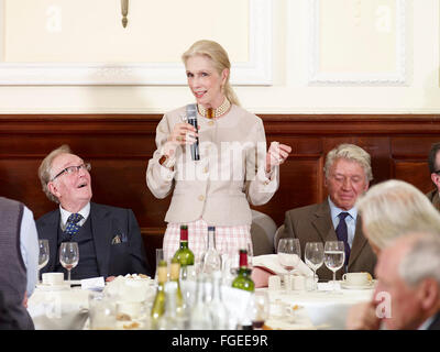 Lady Colin Campbell con Robert Hardy e Don McCullin al oldie of the Year Awards 2016 Foto Stock