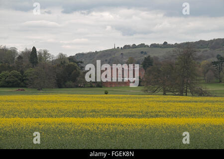 Vista attraverso un campo vuoto verso il Chequers (Chequers Court), il paese di residenza del Primo Ministro del Regno Unito. Foto Stock