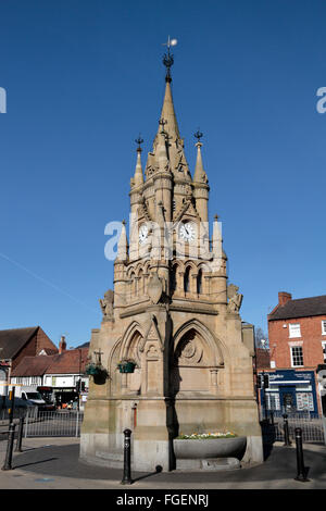 La fontana americana di clock tower in luogo di mercato, Stratford Upon Avon, Warwickshire, Regno Unito. Foto Stock