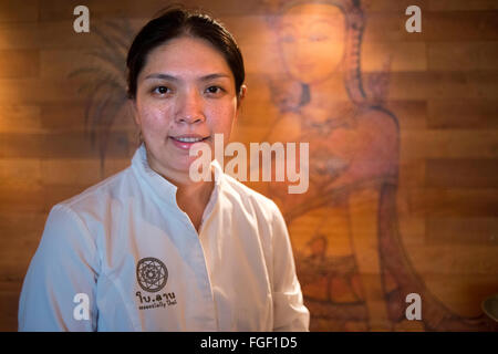 Lo Chef Bo Songvisava, il miglior chef donna in Asia nel suo ristorante Bo Lan in Bangkok. Thailandia. Chef Songvisava Bo è la rottura bo Foto Stock