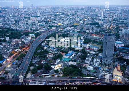 Vedute panoramiche e verticale di Bangkok da scirocco sul tetto. Thailandia. Asia, Bangkok, capitale, Centara Grand, del Fiume Chao Praya, Foto Stock