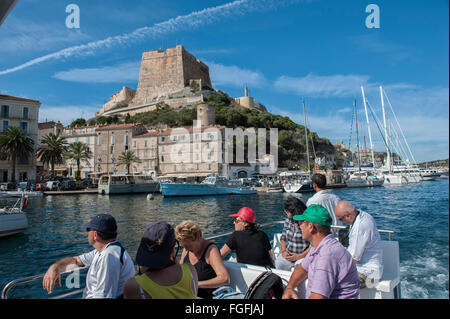 Gita in barca attorno a Bonifacio. La Corsica. Francia Foto Stock